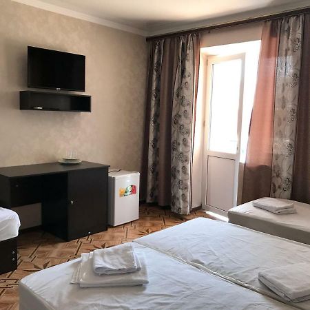 Ainar Hotel Gagra Exterior photo