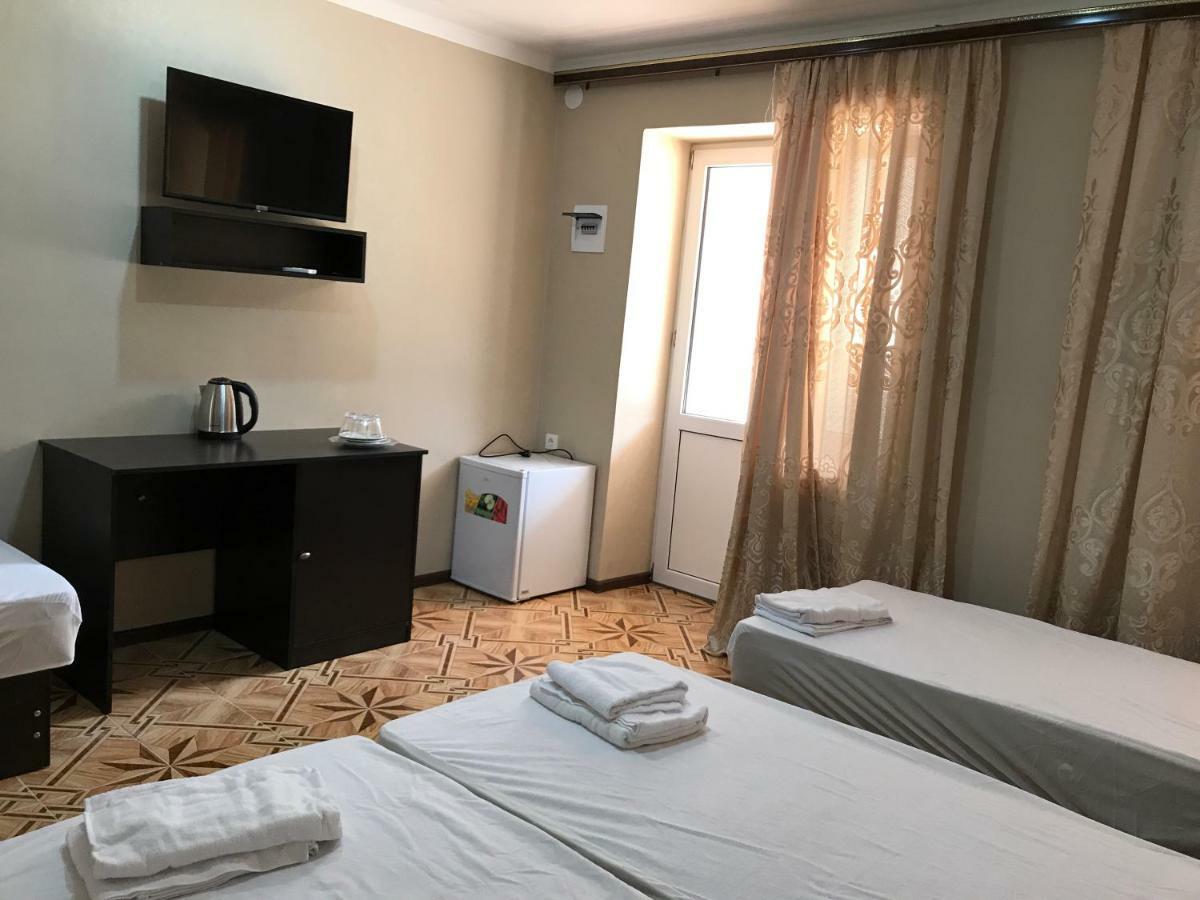 Ainar Hotel Gagra Exterior photo
