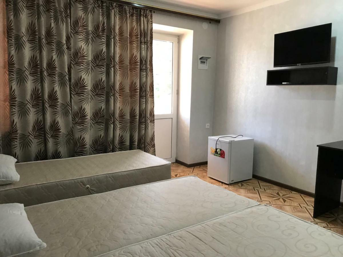 Ainar Hotel Gagra Exterior photo